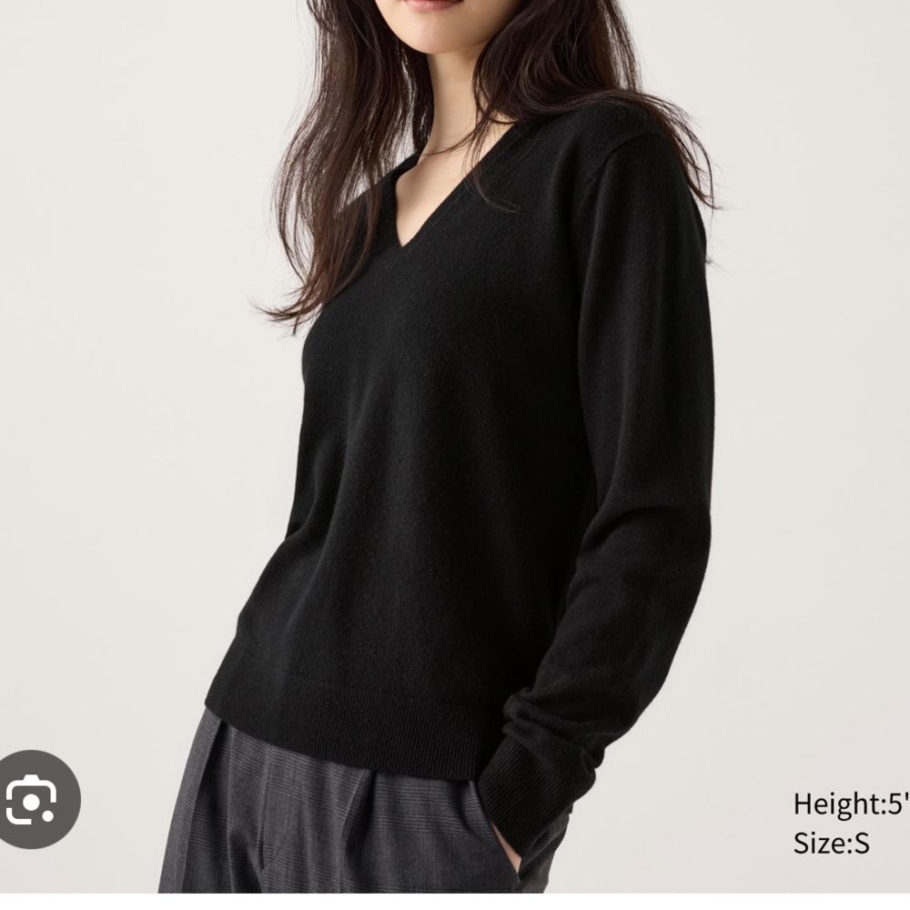 Uniqlo 💯 Cashmere V-neck Long Sleeves Blue Sweater Size M